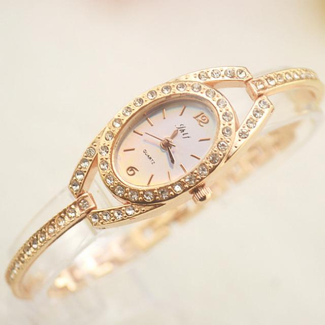 에스윈드컴퍼니 타원형 다이아몬드 큐빅 여성 시계 팔찌 WD 여성팔찌형시계 